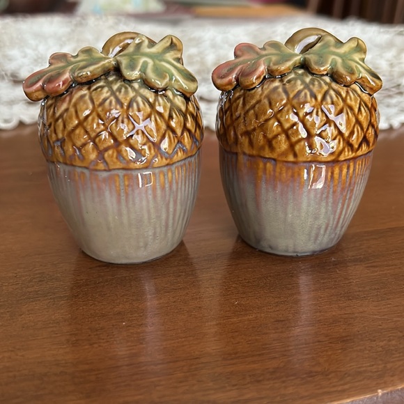 Salt and pepper shakers - Picture 3 of 5